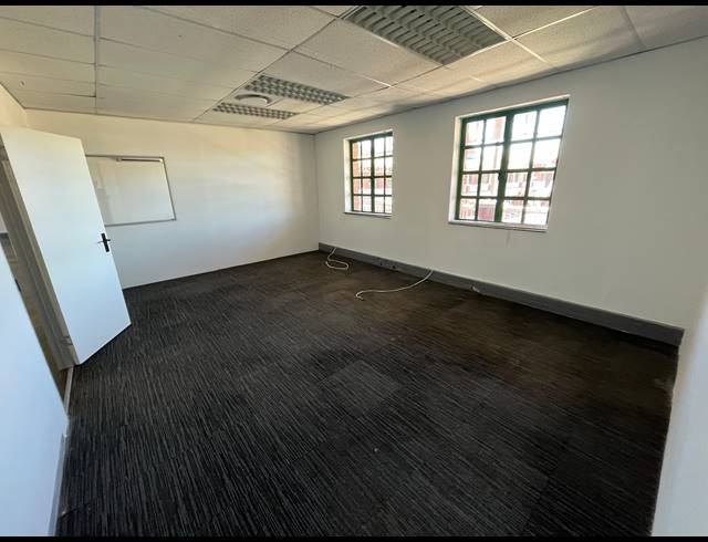 232M² OFFICE TO LET IN CLAREMONT